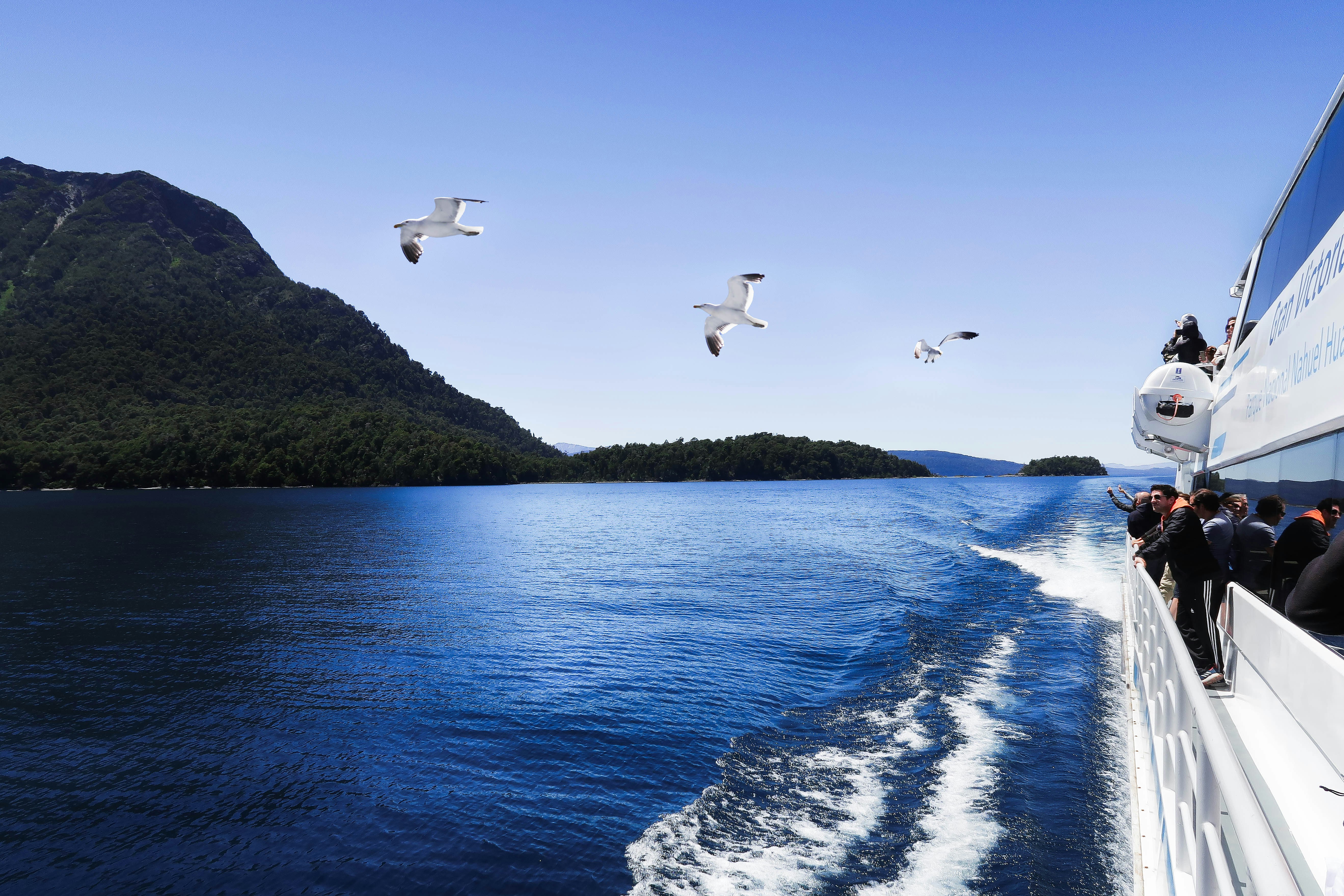 9 Island Hopping Tips for Easy Ferry and Boat Transfers