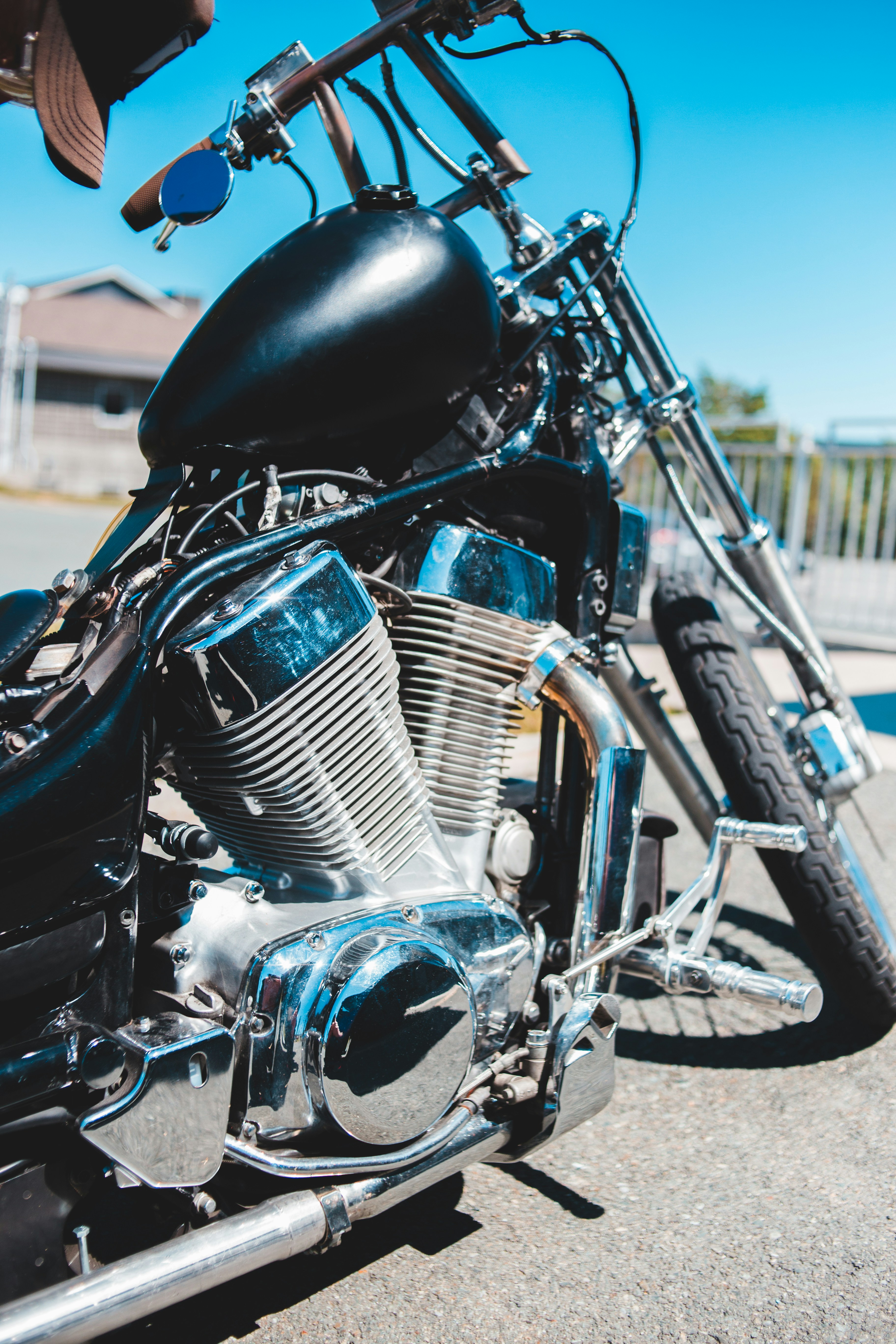 Motocicleta cruzador preto e prata foto – Imagem grátis sobre Azul na  Unsplash, image size:3000x4500