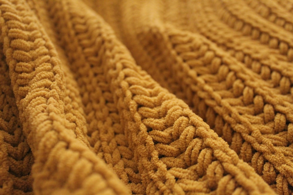Textil de punto marrón en fotografía de primer plano