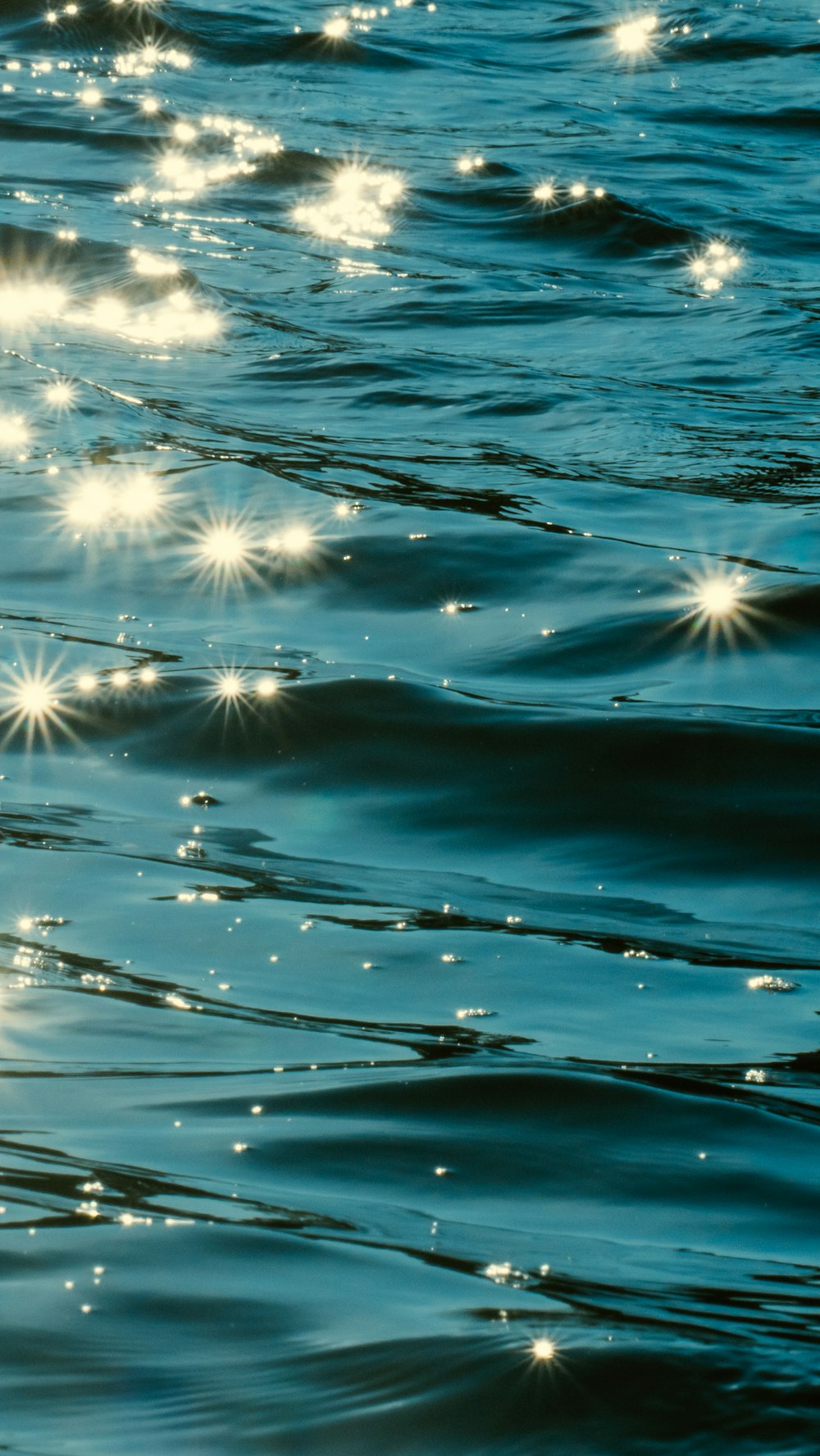 blue and white water during daytime