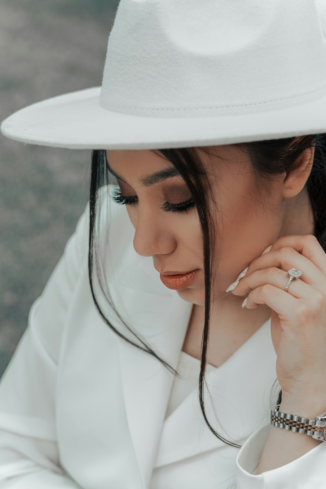 woman in white hat and white shirt