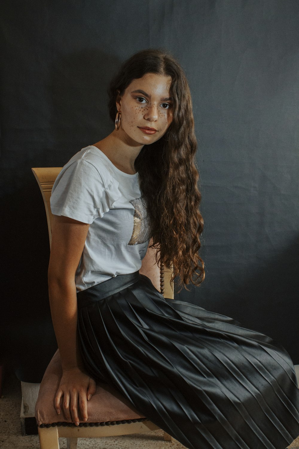 woman in white and black dress