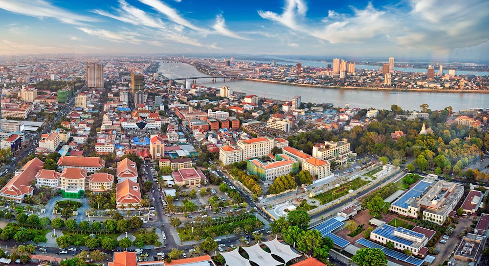 Vista aérea de los edificios de la ciudad durante el día