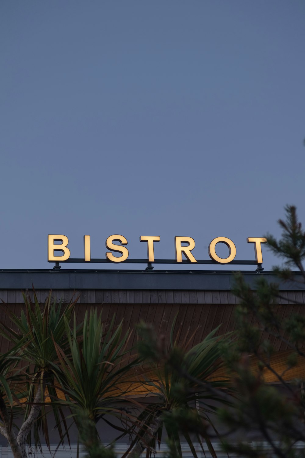 a sign on top of a building that says bistrot