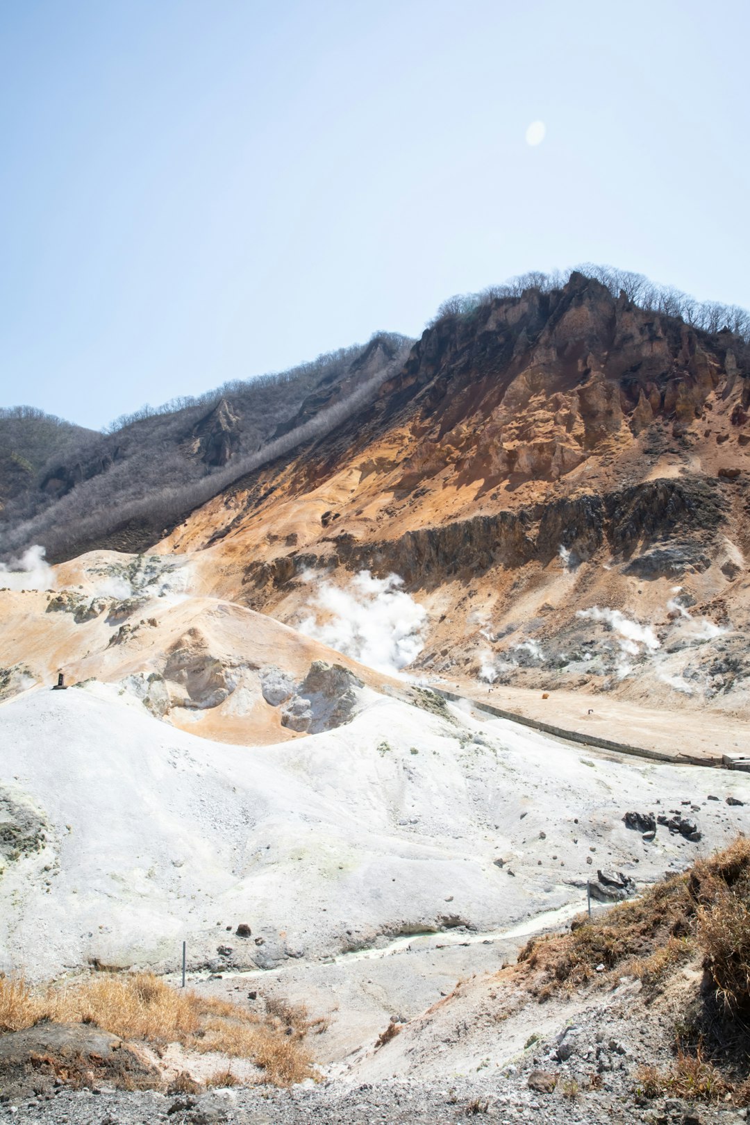 travelers stories about Hill in Noboribetsu, Japan