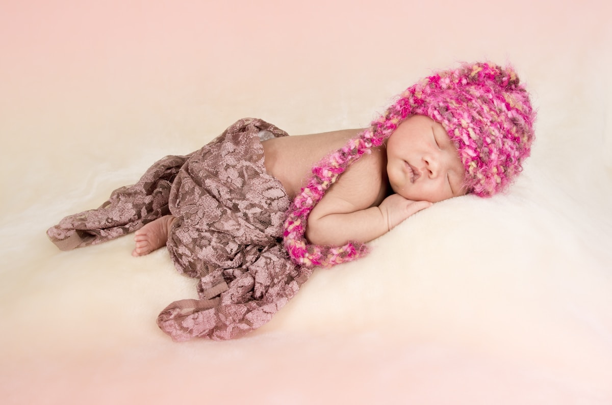 có nên đội mũ cho bé sơ sinh ?khi ngủ ?