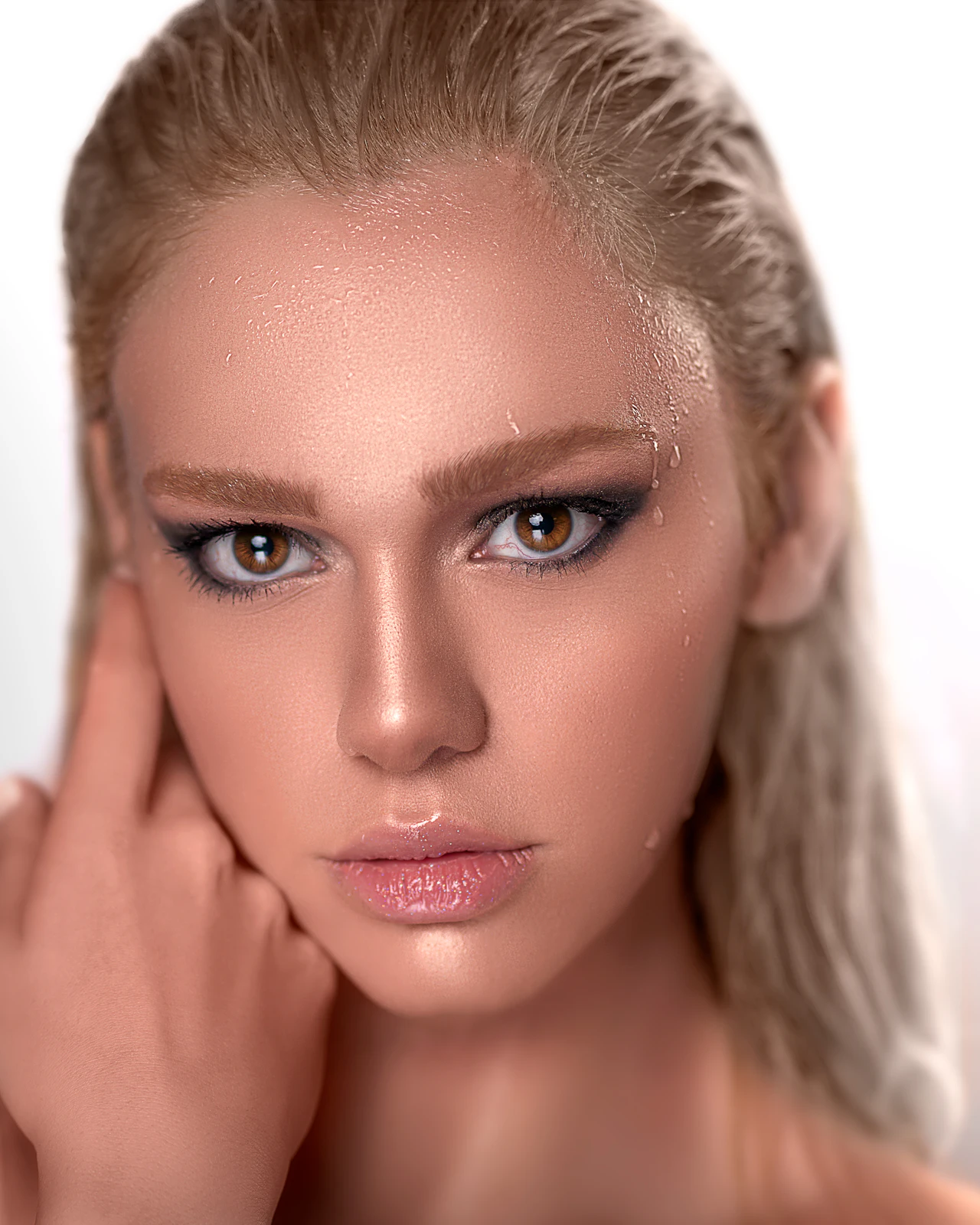 Luxury hair and makeup artistry in Dubai by Astha Soni