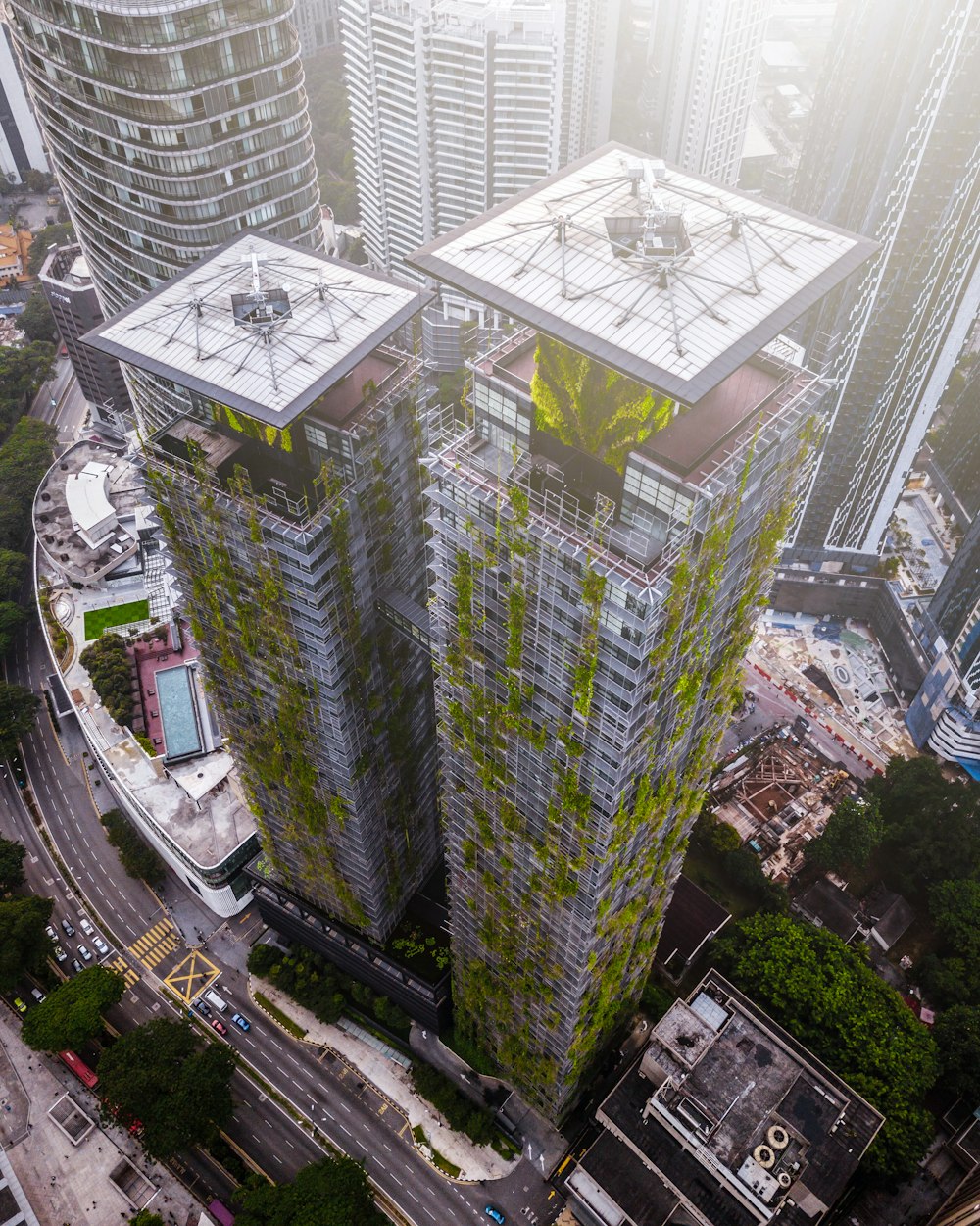 Immeuble de grande hauteur pendant la journée