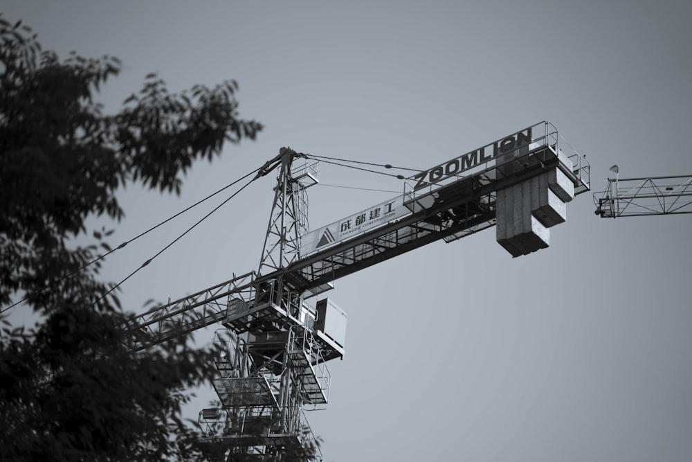 gray and black metal crane