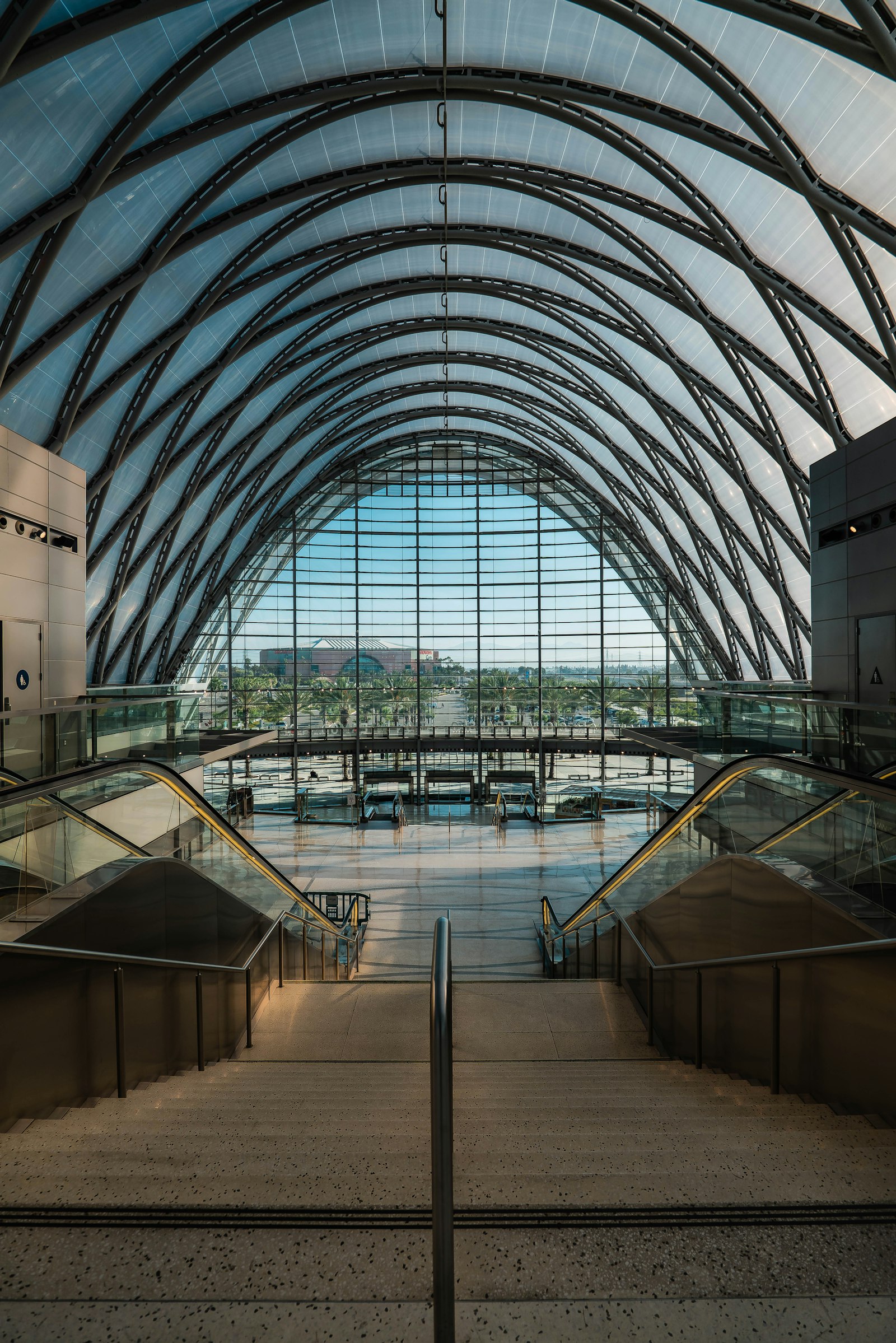 Leica SL2 sample photo. Gray metal framed glass photography