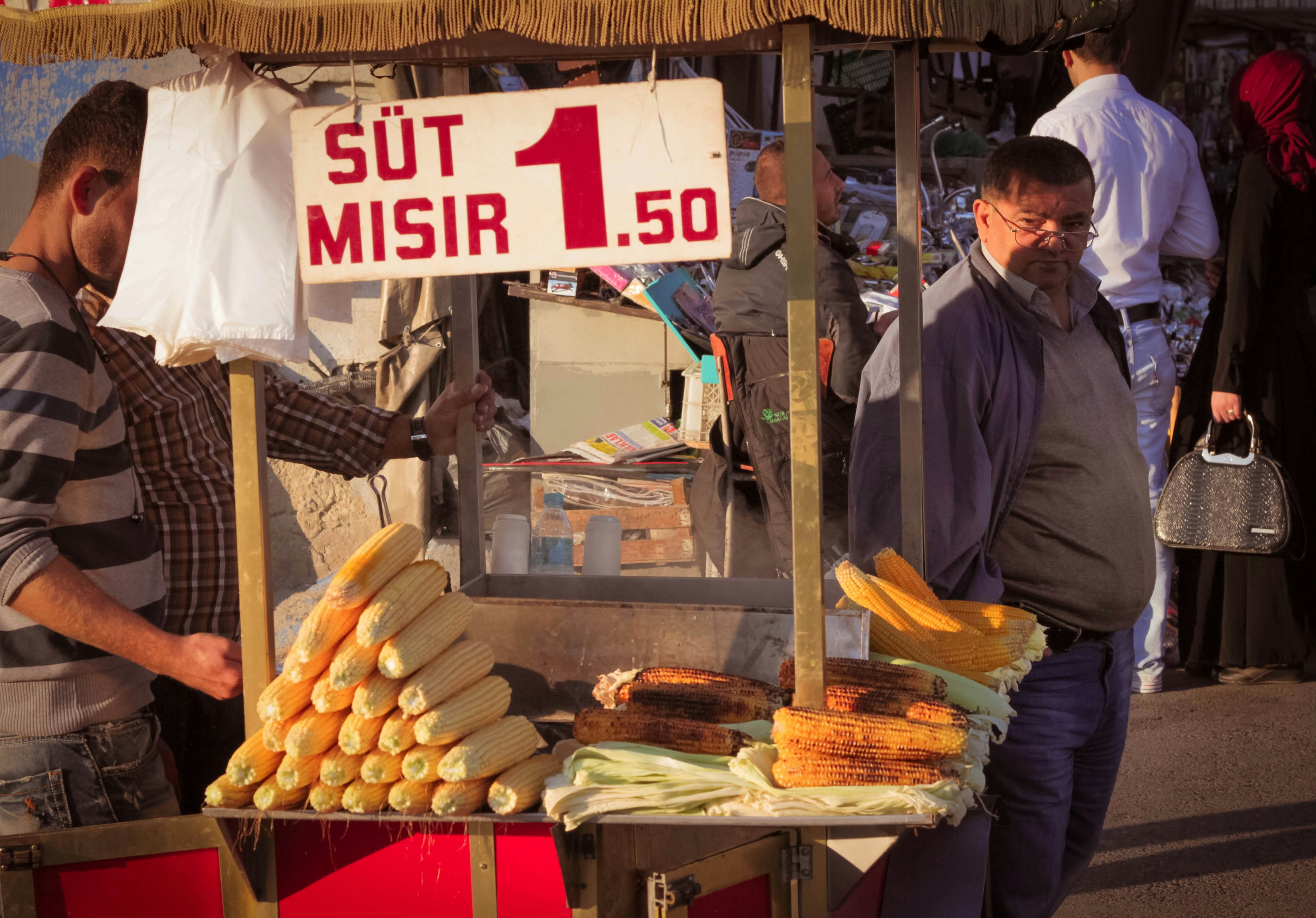 Neighborhood Micro‑Markets & Discount Strategy: Advanced Tactics for 2026 to Convert Local Shoppers