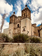 Catedral colonial en el centro de Oaxaca México
