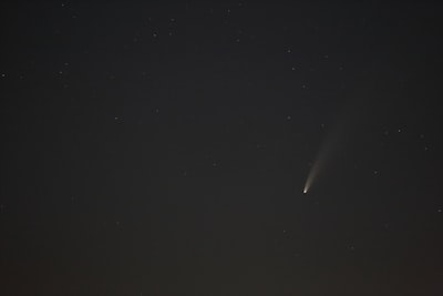 white light in dark room comet teams background