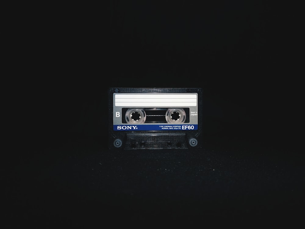 cassette bleue et blanche