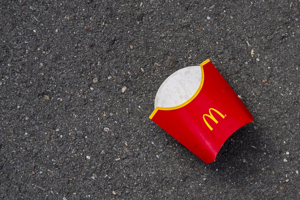 Pack de frites McDonald’s rouges et blanches