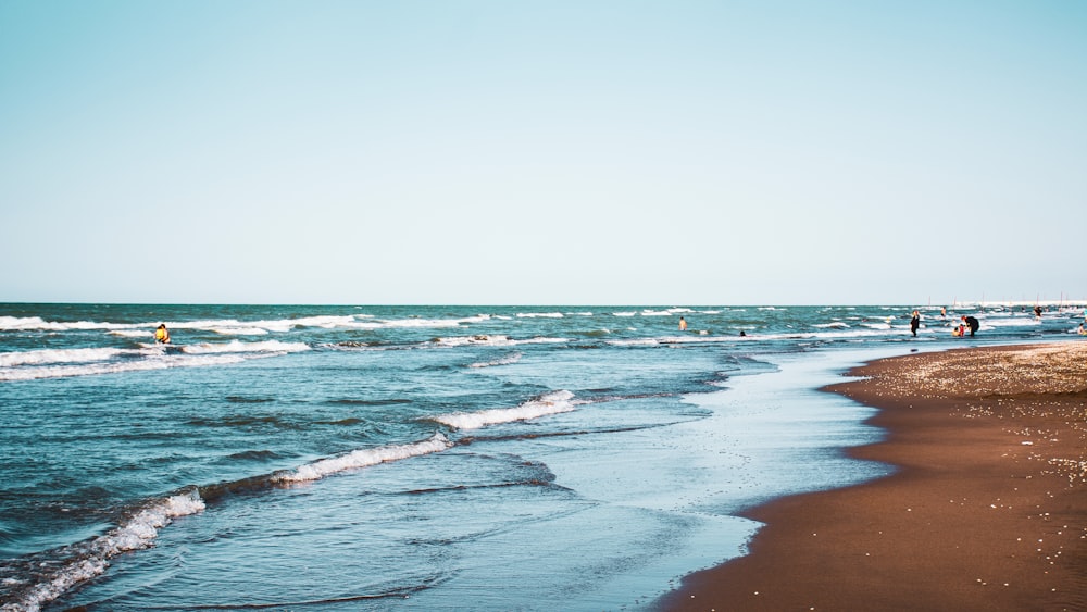 ocean waves crashing on shore during daytime