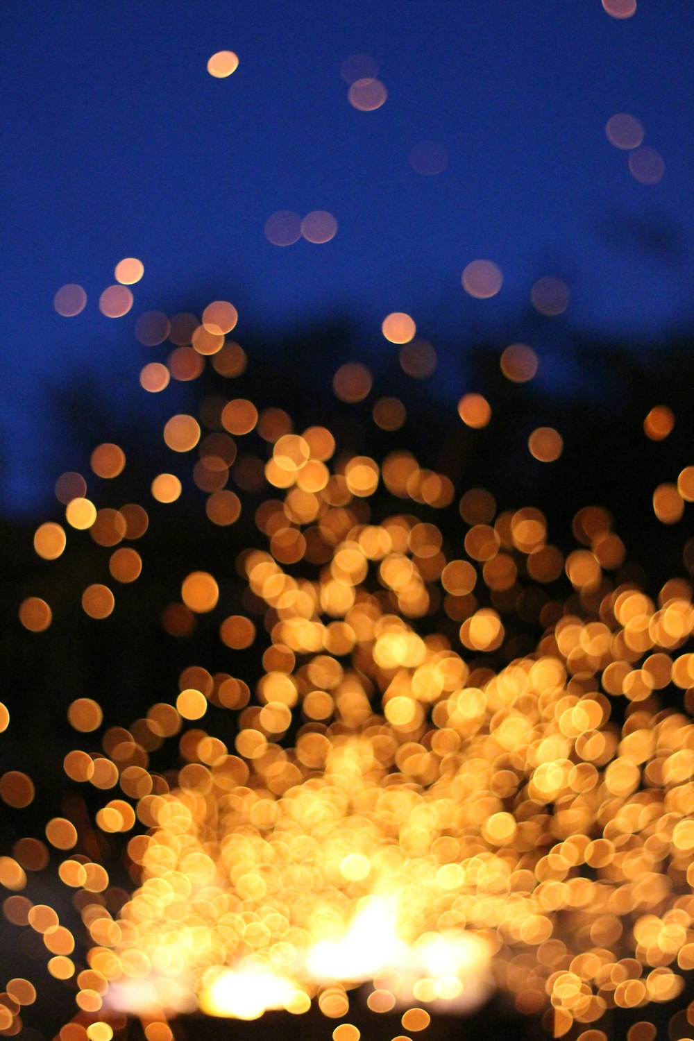 yellow and white bokeh lights