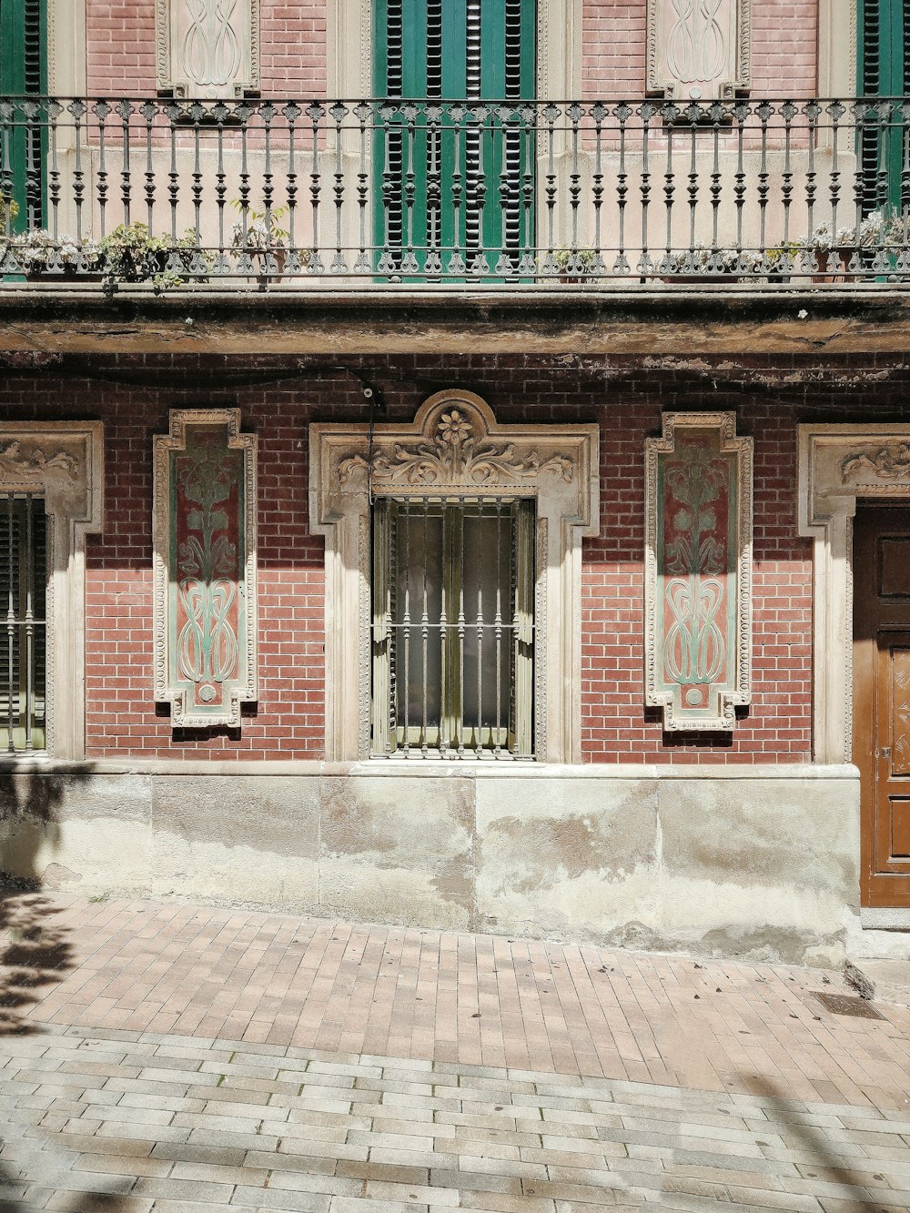 brown and white concrete building