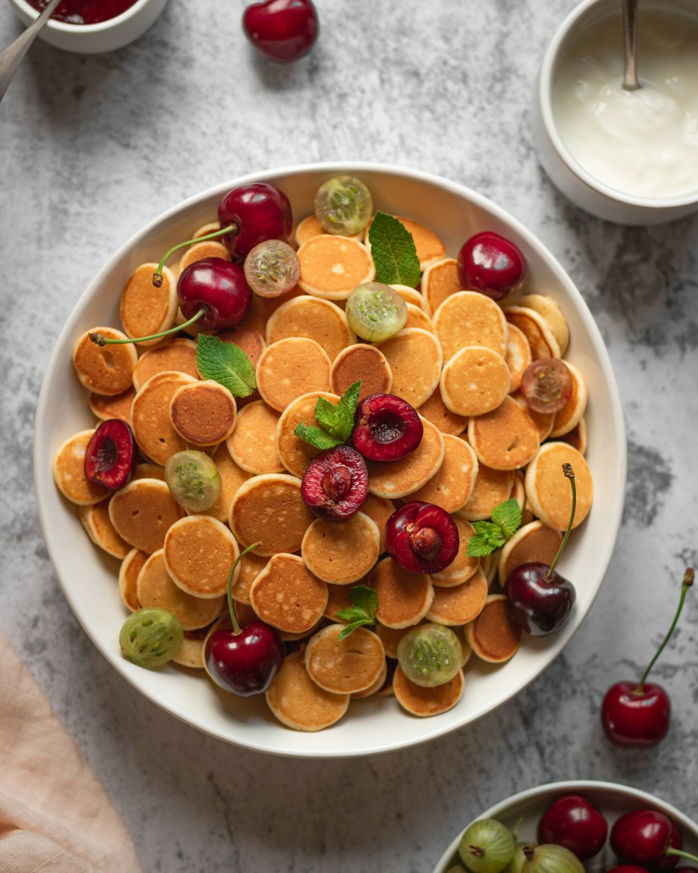 sliced fruit on white ceramic bowl