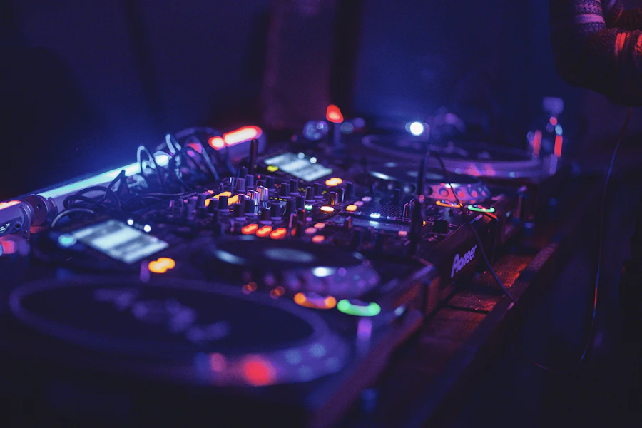 Audio mixing console
