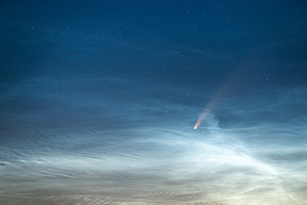 nuages blancs et ciel bleu