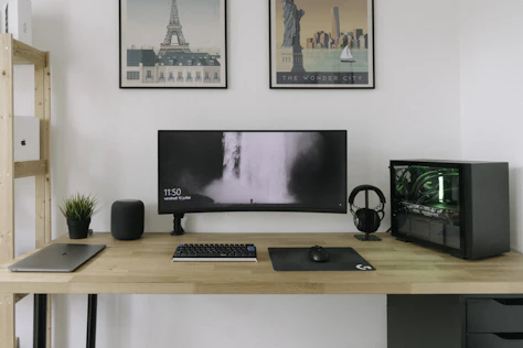 Photo of a similar item: HumanCentric Aluminum Headphone Stand, Space Gray