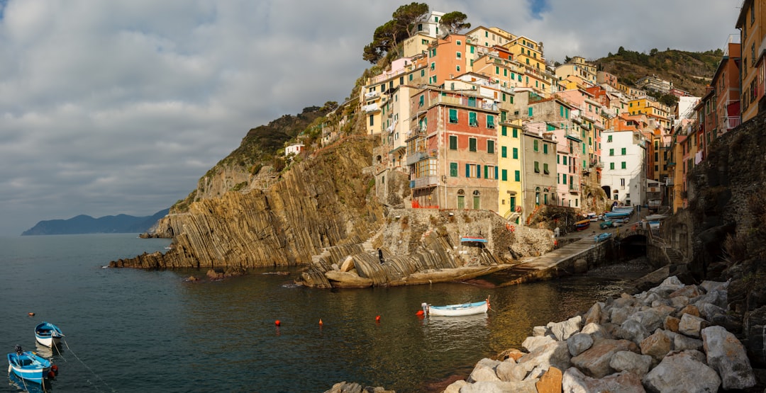 travelers stories about Cliff in Cinque Terre National Park, Italy