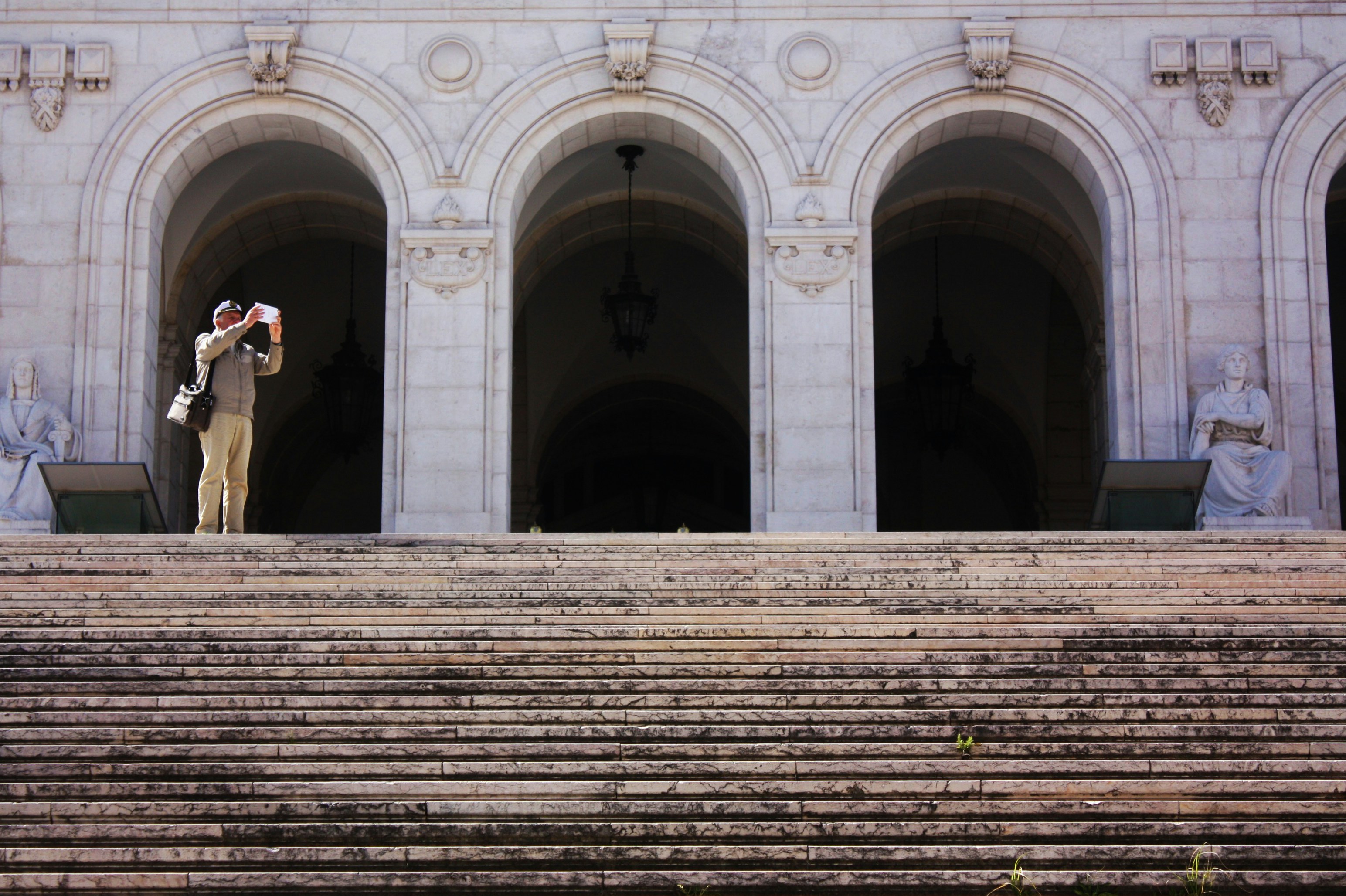 Why Do Exchange Rates Vary? A Smarter Way to Travel