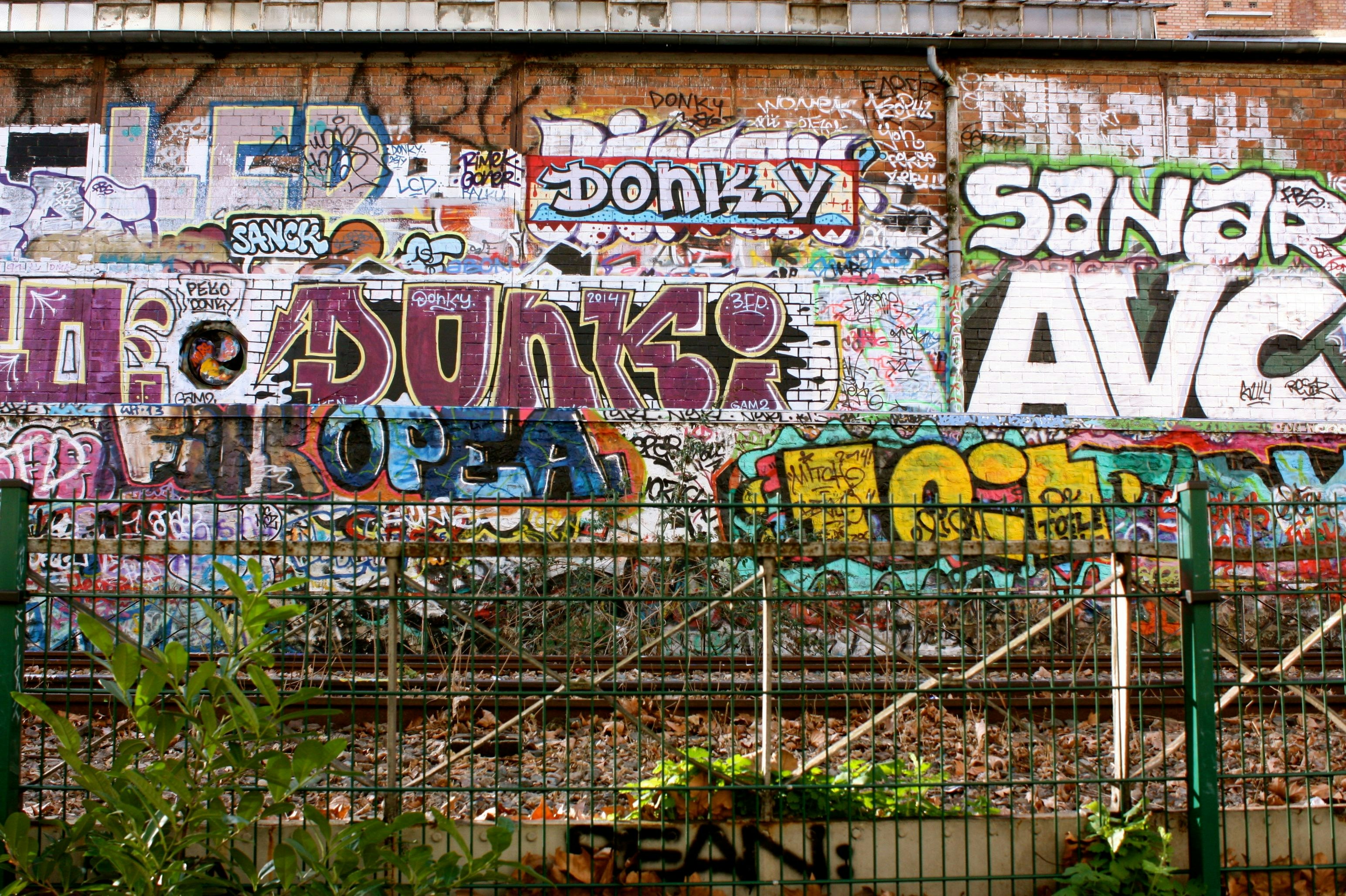 origines du street art en France tags sur les murs
