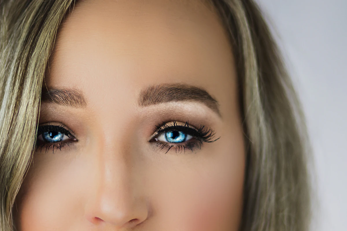 Cicatrisation des sourcils poudrés : le guide jour par jour