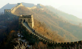 Historic painting depicting workers building the Great Wall during the Qin dynasty.