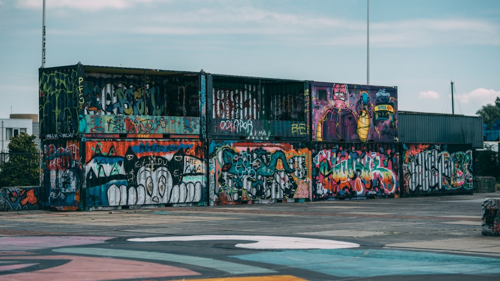 graffiti on wall during daytime