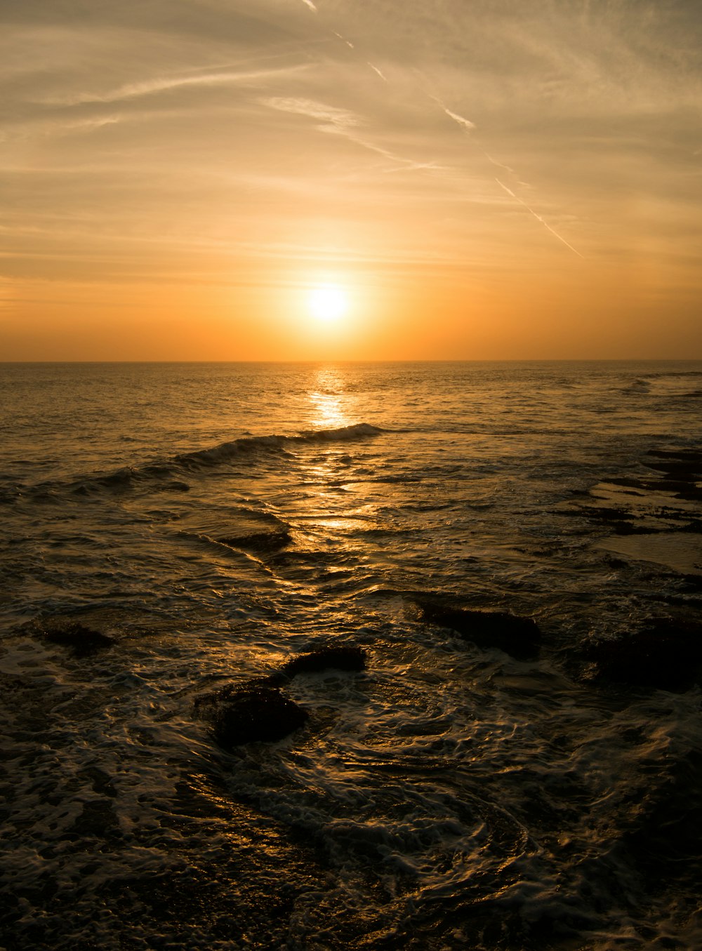 Plan d’eau au coucher du soleil