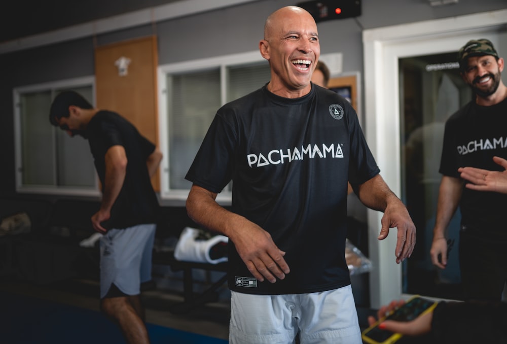 man in black crew neck t-shirt and white shorts standing