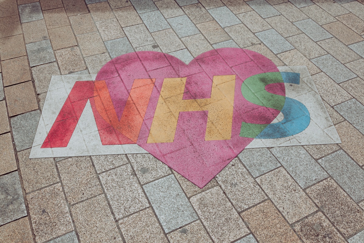 Labouristické reformy NHS: Dokáže Wes Streeting opraviť systém?
