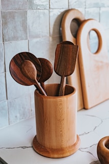 brown wooden spoons in brown wooden cup