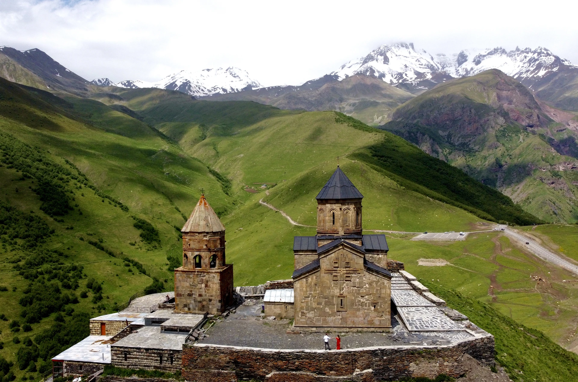 Kazbegi Gezilecek Yerler ve Dağ Yürüyüş Rehberi 2025