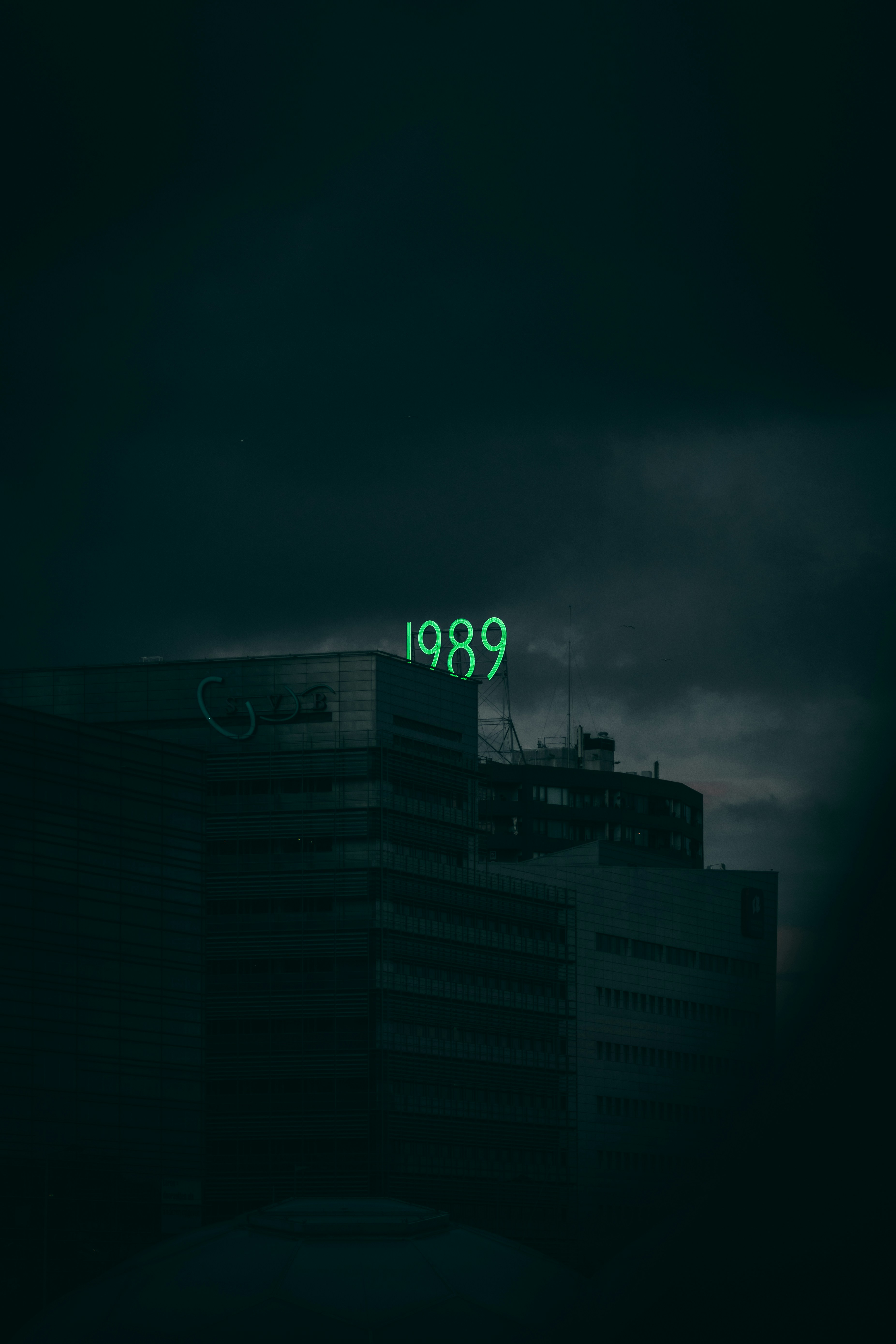 photo-1594801114217-6fc57805169a?ixid=M3wxMjA3fDB8MXxzZWFyY2h8OHx8NGppdWU5OXxlbnwwfHx8fDE3NTQ5OTY4ODN8MA\u0026ixlib=rb-4.1.0