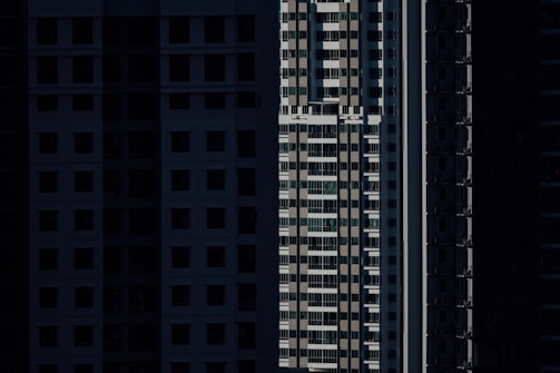 High-rise building with highlighted water meters showing risk zones.