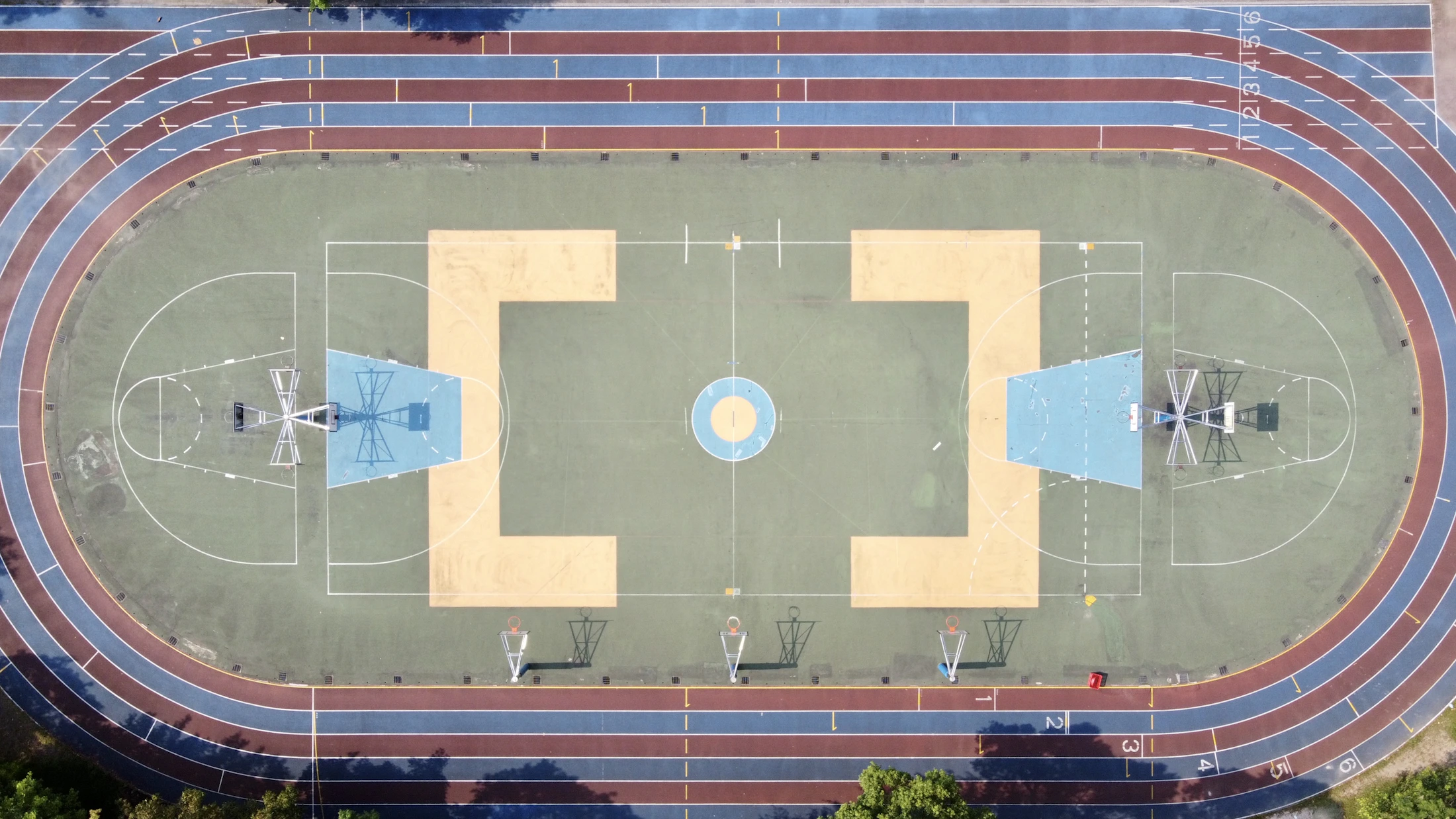 Photo · Anders J / Unsplash