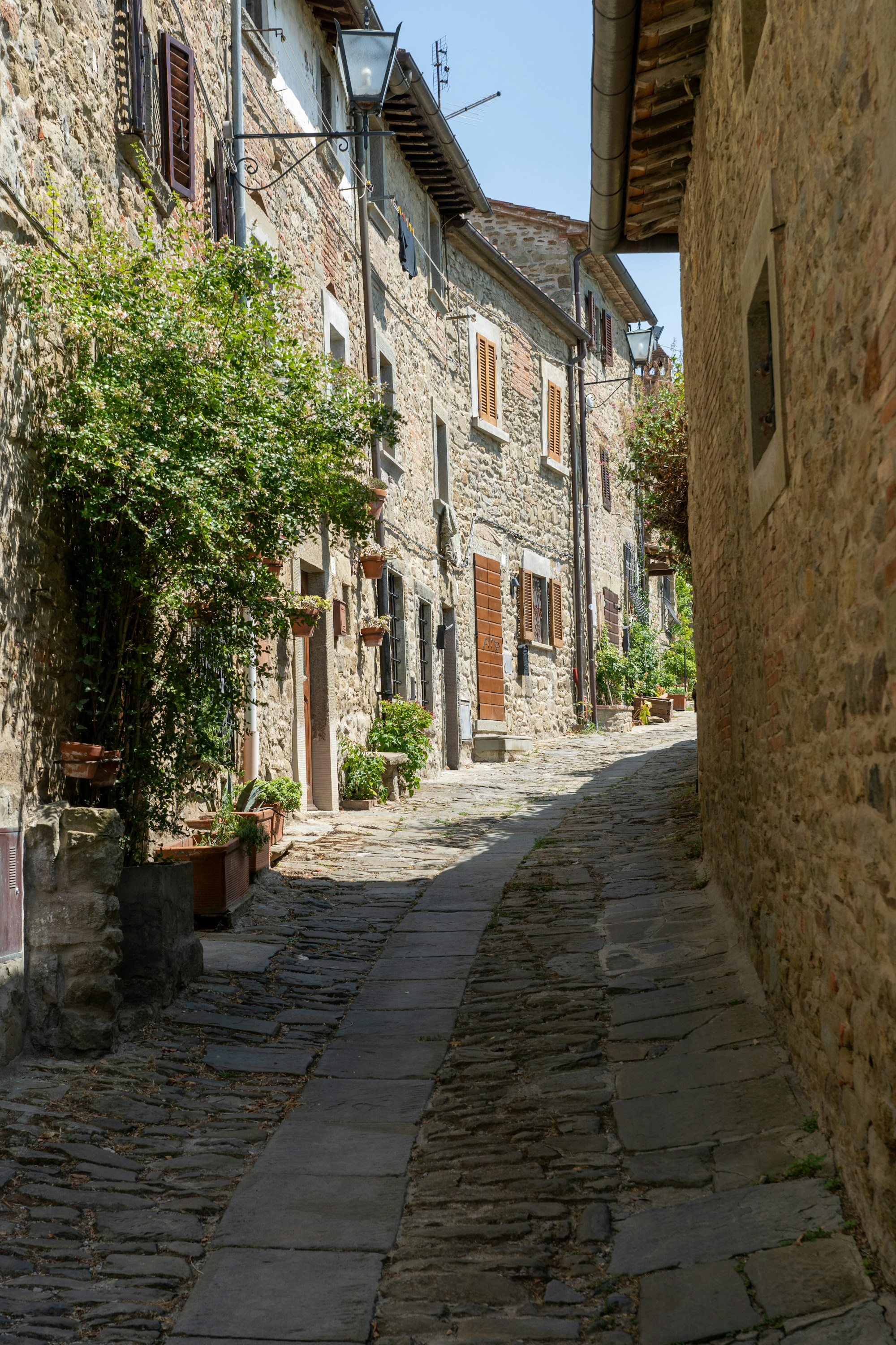 Optimal Seasons and Weather for Visiting Arezzo: A Guide