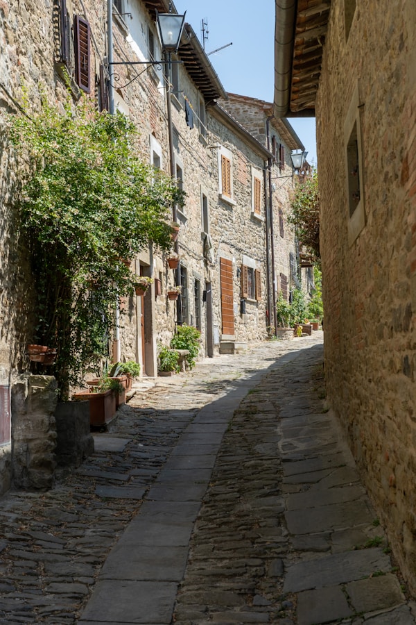 Optimal Seasons and Weather for Visiting Arezzo: A Guide