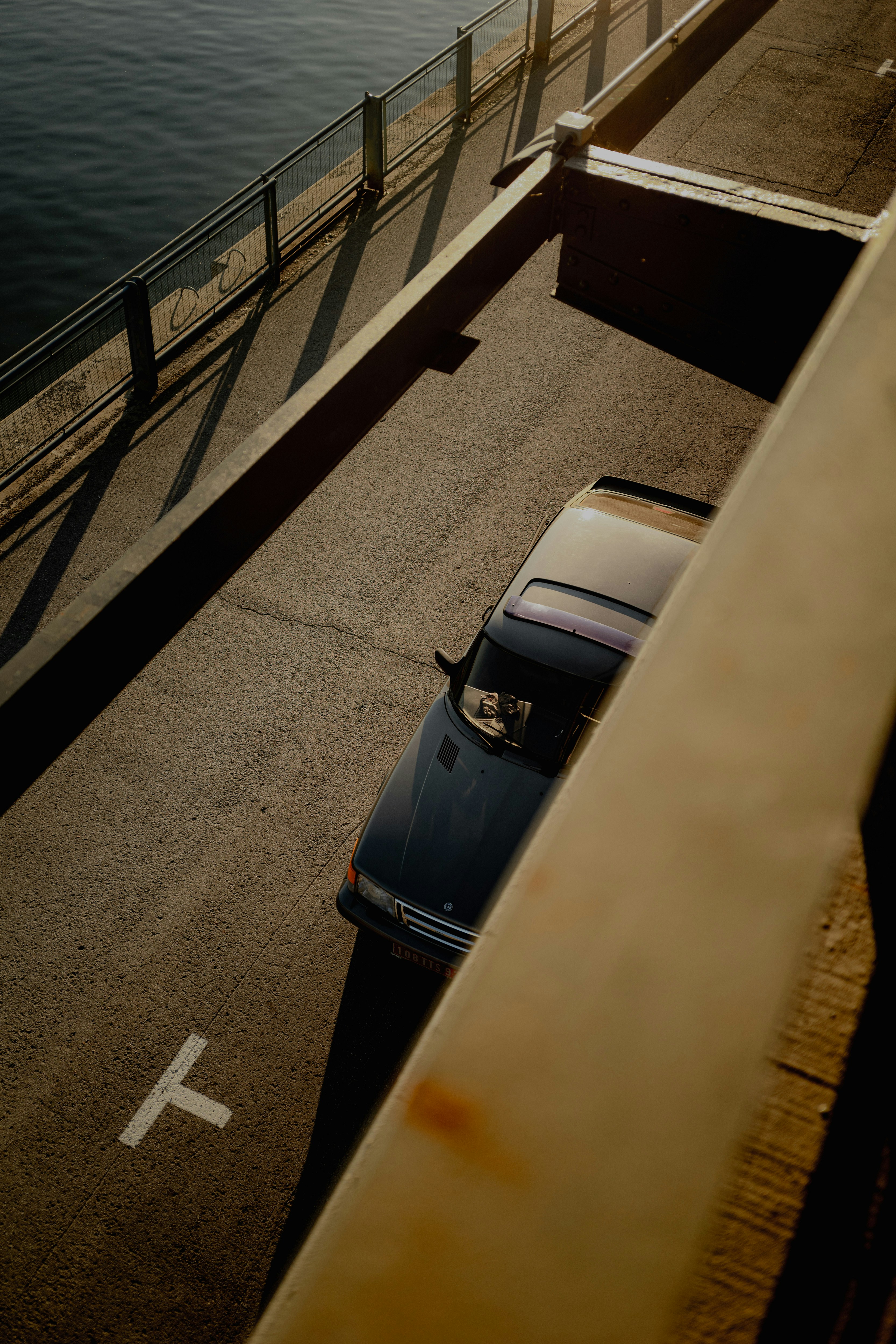 Photo by thevanegmond