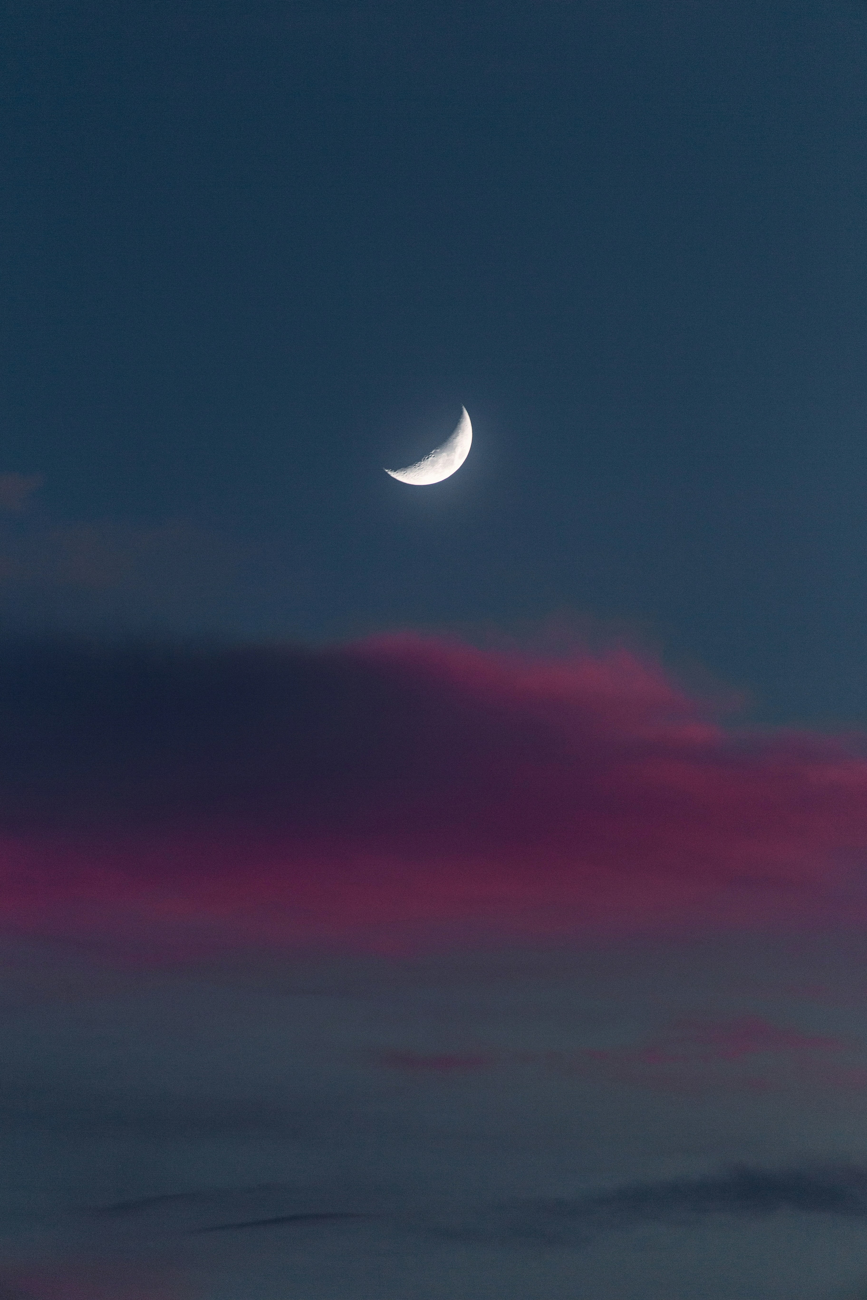 白と黒の三日月の写真 Unsplashの無料背景写真