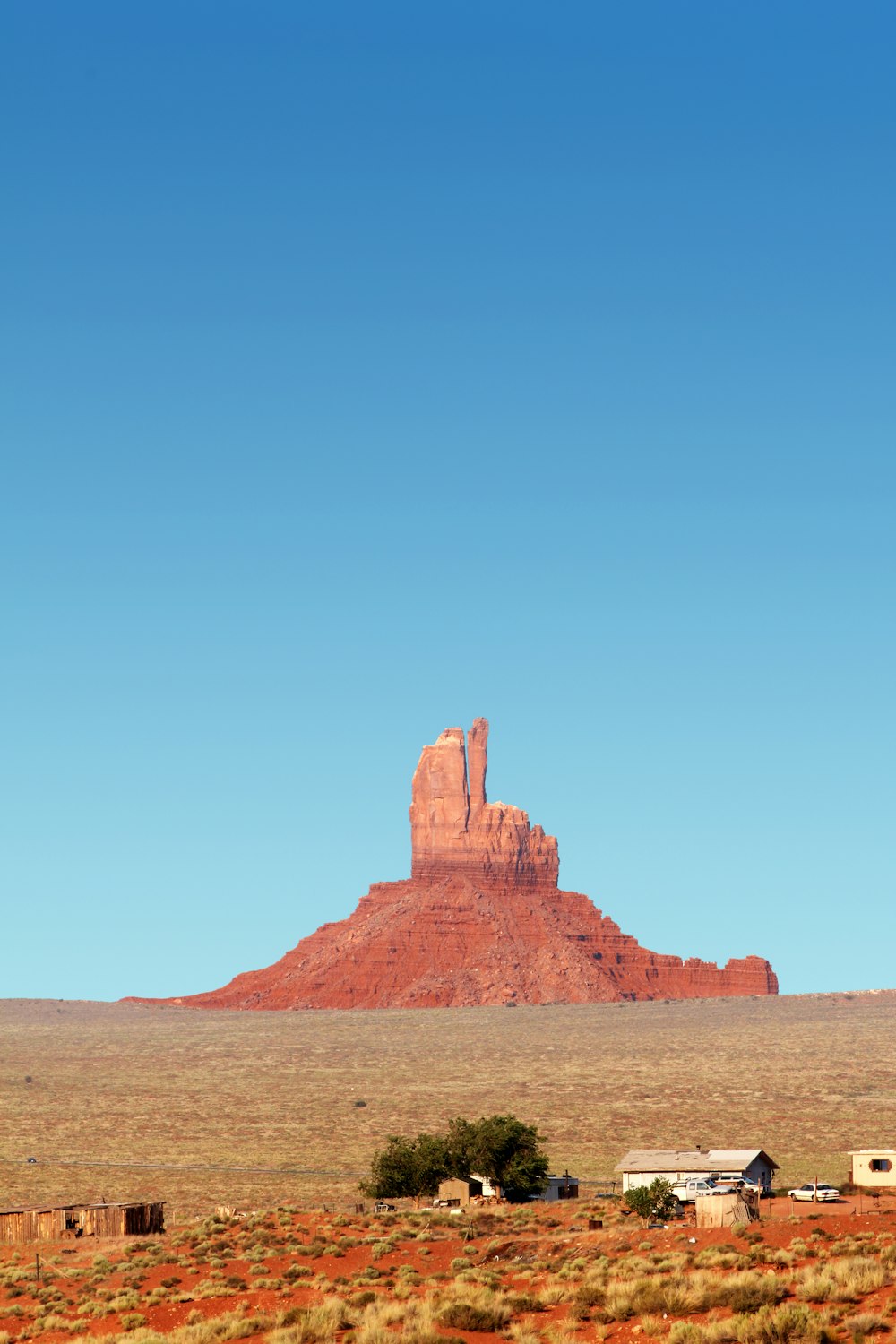 Formation rocheuse brune sous le ciel bleu pendant la journée