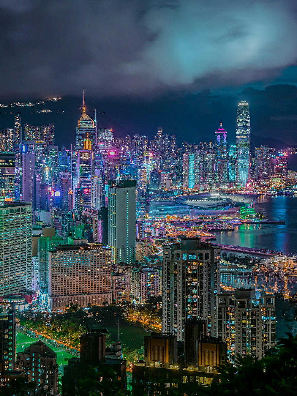 The most cyberpunk city, Hong Kong (Photo by Chi Hung Wong