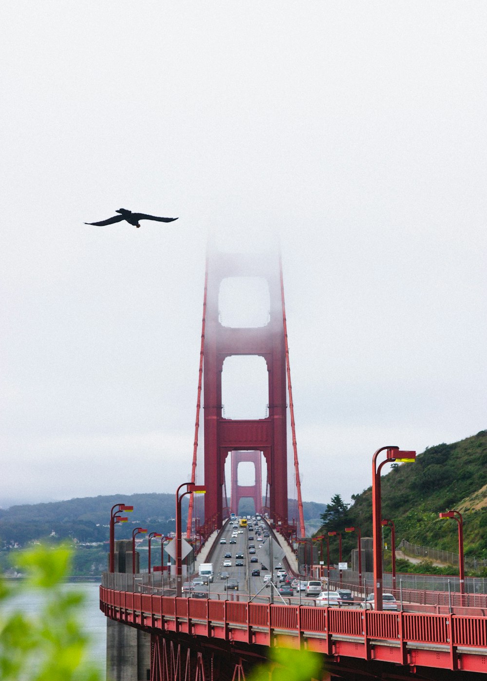 golden gate bridge under white sky during daytime