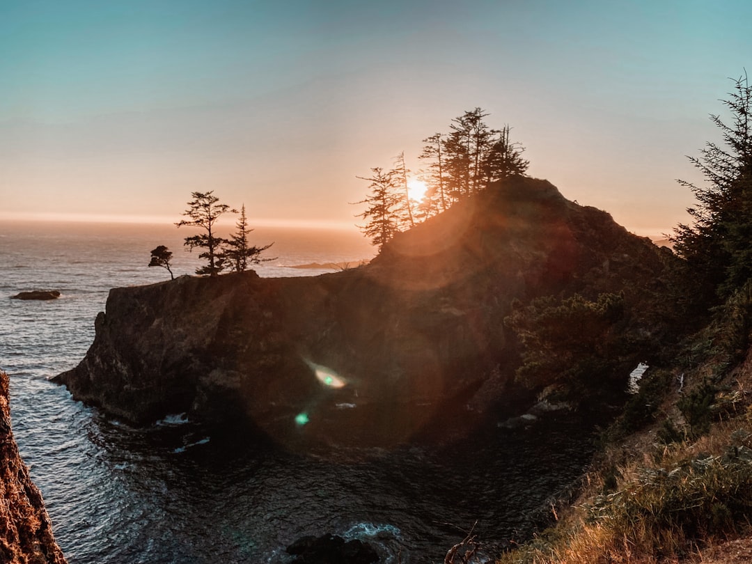 travelers stories about Cliff in Samuel H Boardman State Scenic Corridor, United States