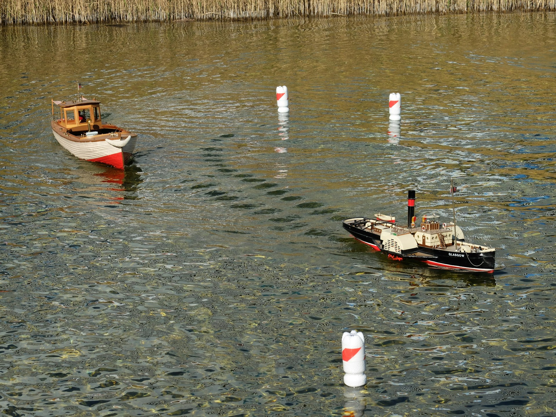 gray computer monitor