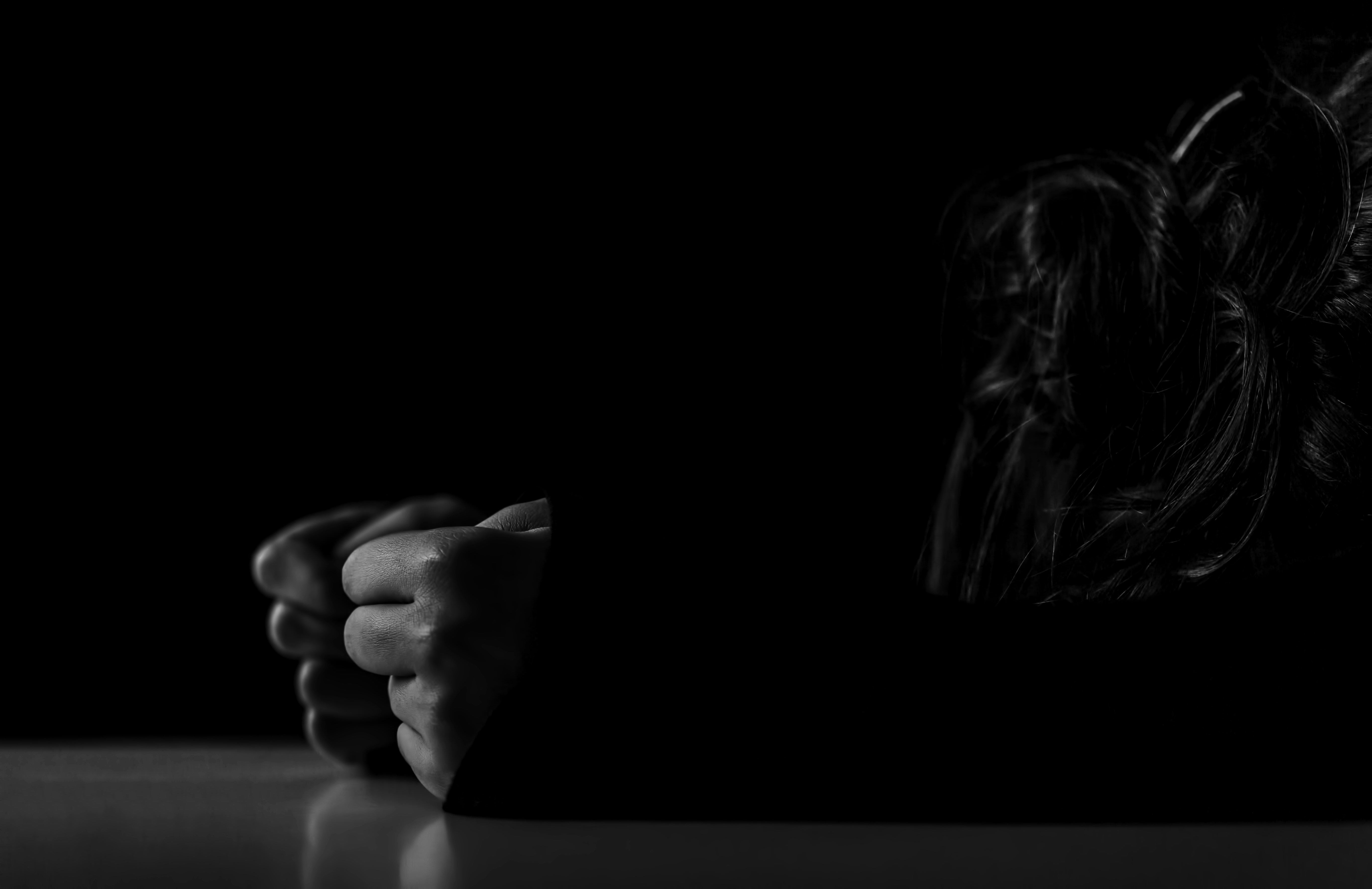 gray computer monitor